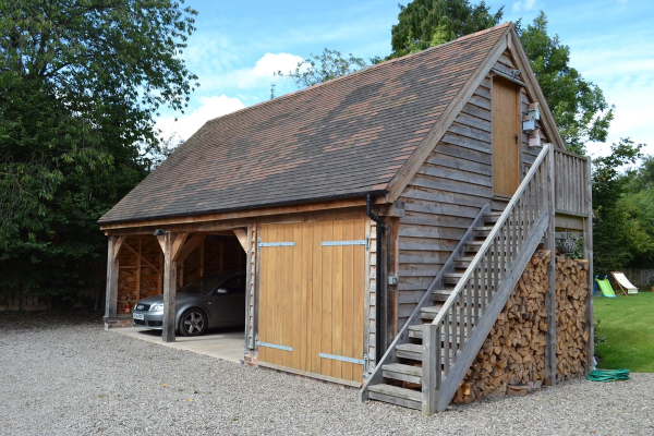 Oak framed garage from Hereford Oak Buildings